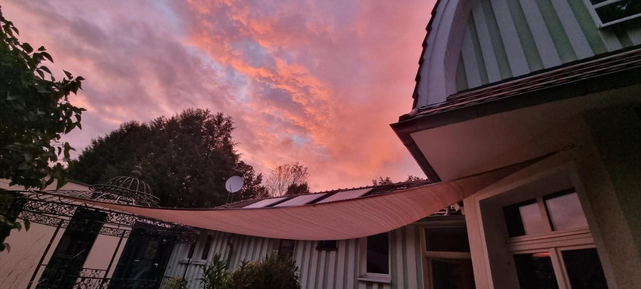 5 Sterne Bahnhoftraum, Appartement "Waldliebe" 133Qm, Grosse Terrasse 70Qm, Qr Code Scannen Fuer Virtuellen Rundgang, Premium Ausstattung Braunfels Exterior foto